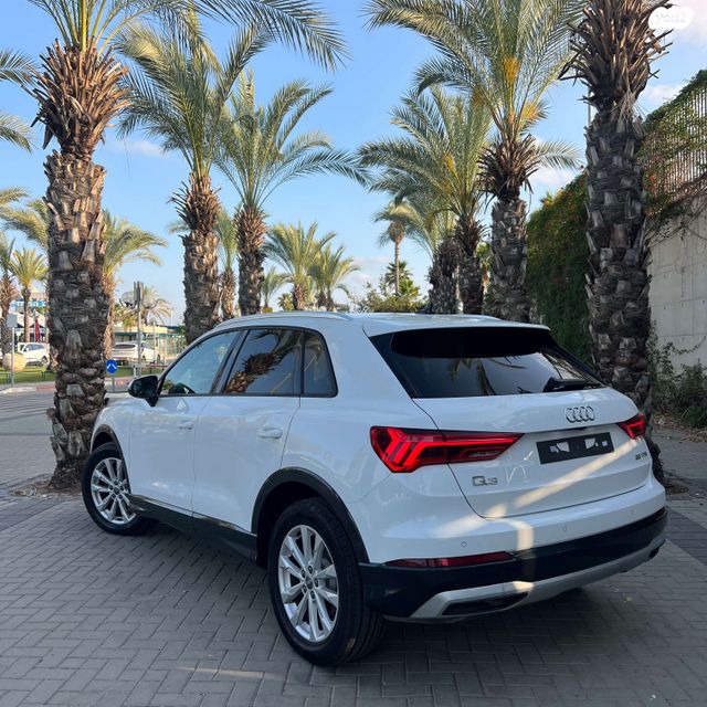 אאודי Q3