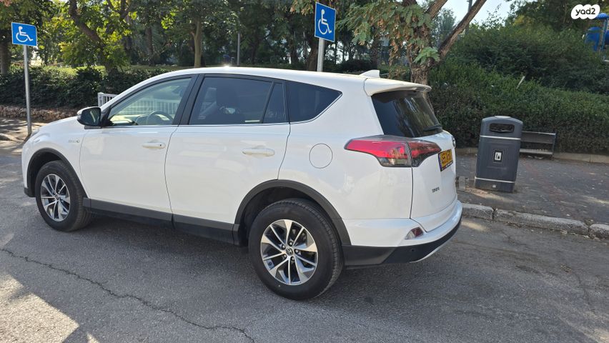 טויוטה RAV4