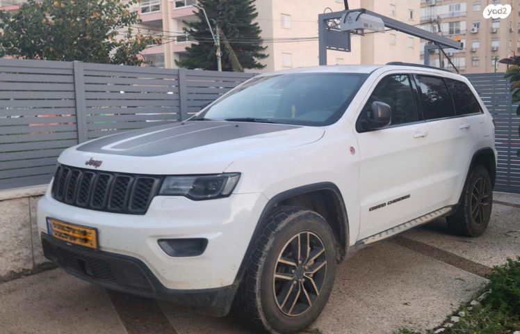 מודעת רכב ג'יפ גרנד צ'ירוקי