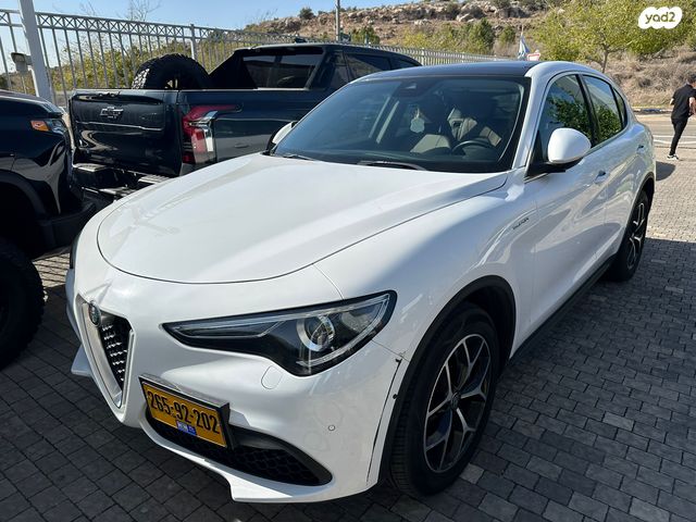 מודעת רכב אלפא רומיאו סטלביו