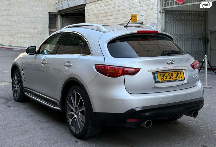 אינפיניטי QX70