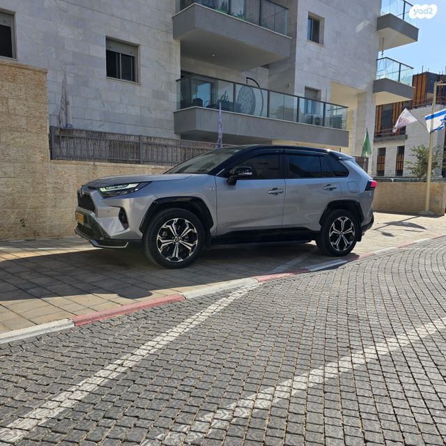 טויוטה RAV4