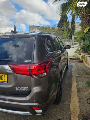 מיצובישי אאוטלנדר