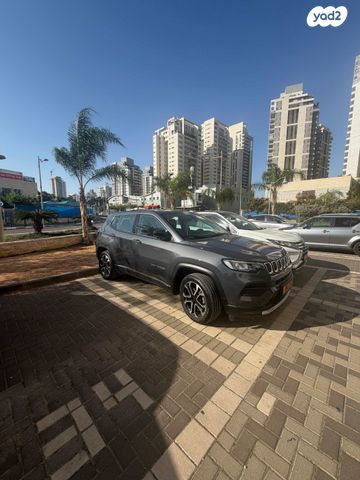 מודעת רכב ג'יפ קומפאס