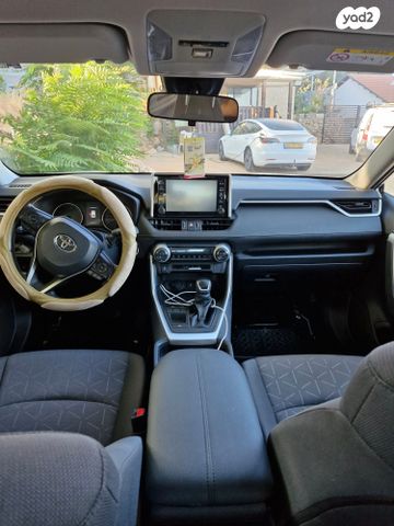 טויוטה RAV4