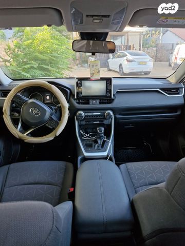 טויוטה RAV4