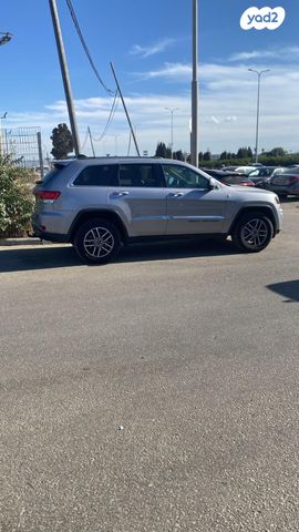 מודעת רכב ג'יפ גרנד צ'ירוקי