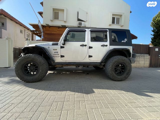 מודעת רכב ג'יפ רנגלר