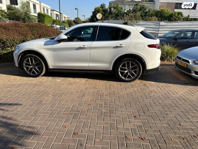 אלפא רומיאו סטלביו