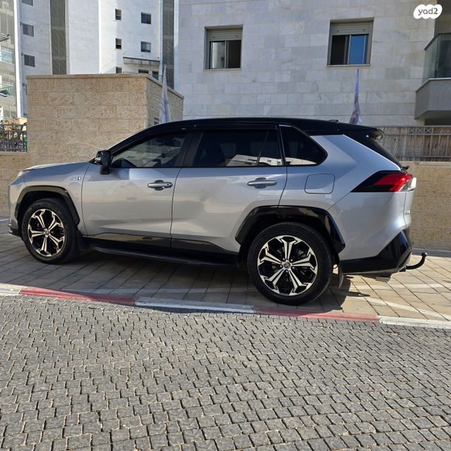 טויוטה RAV4
