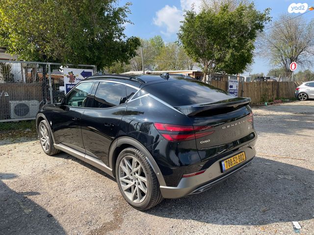 מודעת רכב ג'נסיס GV60