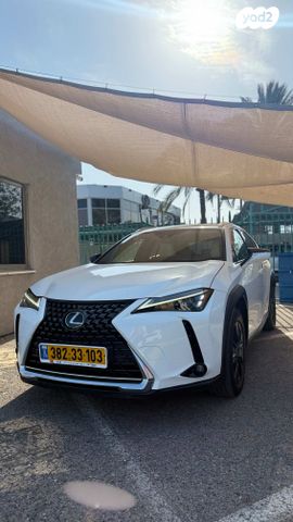 מודעת רכב לקסוס UX