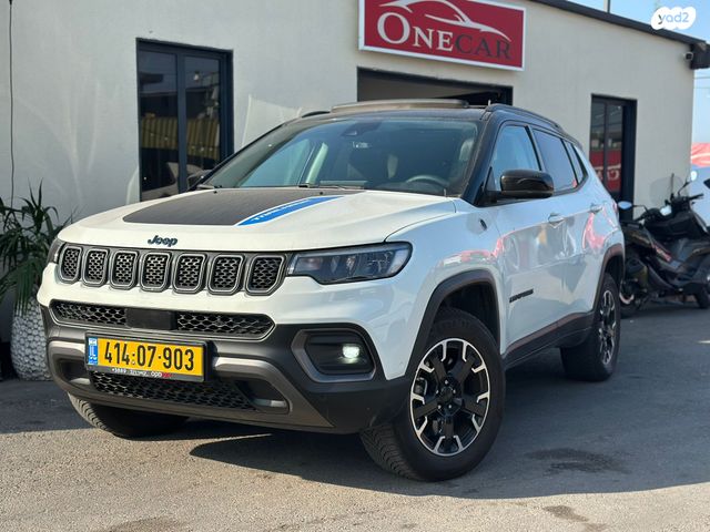 מודעת רכב ג'יפ קומפאס