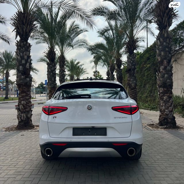 אלפא רומיאו סטלביו