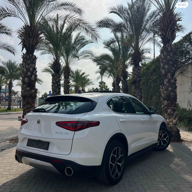 אלפא רומיאו סטלביו