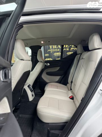 וולוו XC40