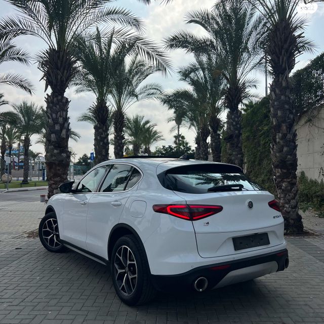 אלפא רומיאו סטלביו