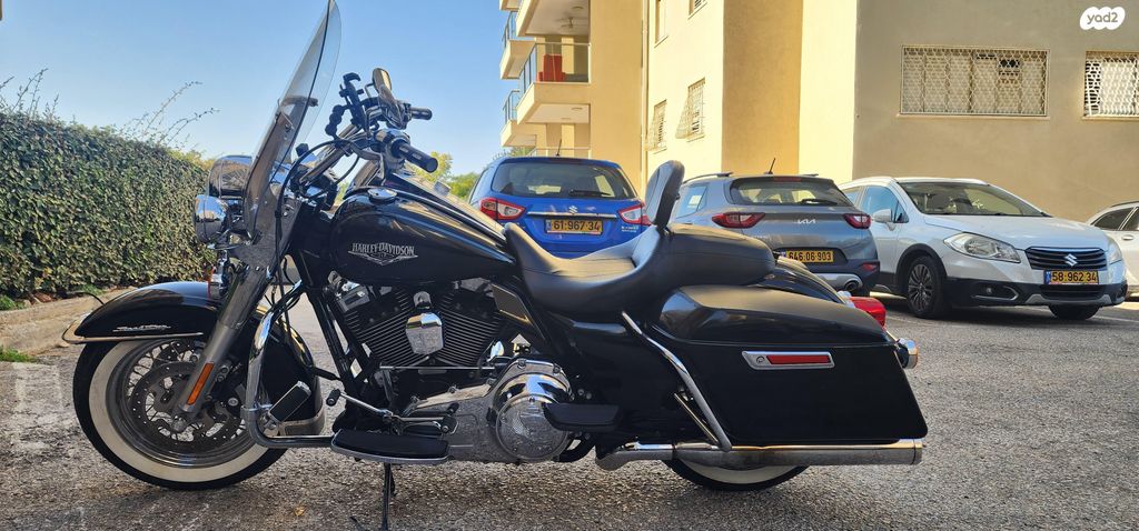 מודעת רכב הרלי דיווידסון רוד קינג קלאסיק 103