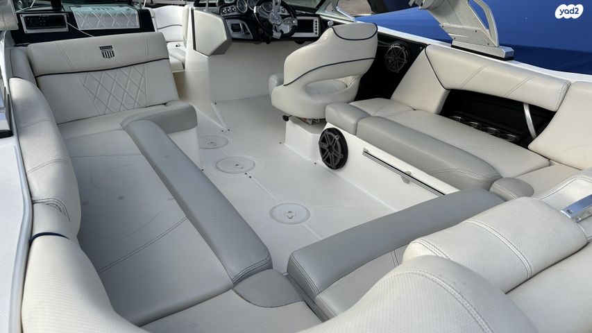 יאכטות - סירות מנוע