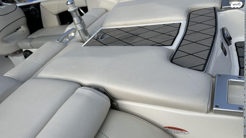 יאכטות - סירות מנוע