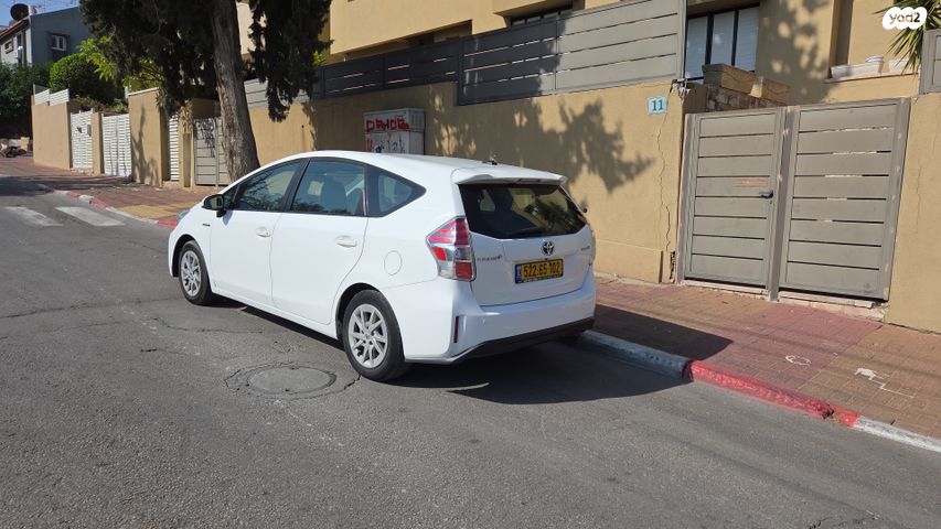 טויוטה פריוס פלוס