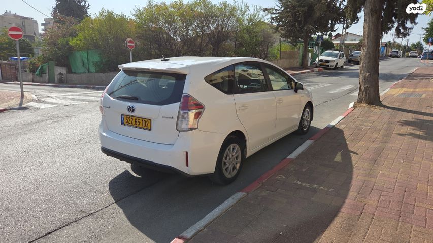 טויוטה פריוס פלוס