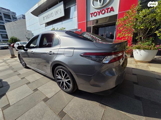 טויוטה קאמרי