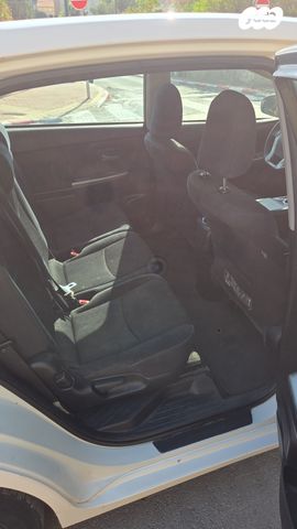 טויוטה פריוס פלוס