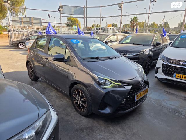 טויוטה יאריס