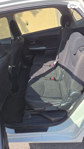 טויוטה פריוס פלוס