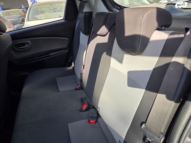 טויוטה יאריס