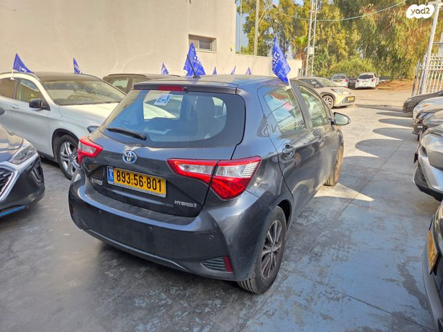 טויוטה יאריס