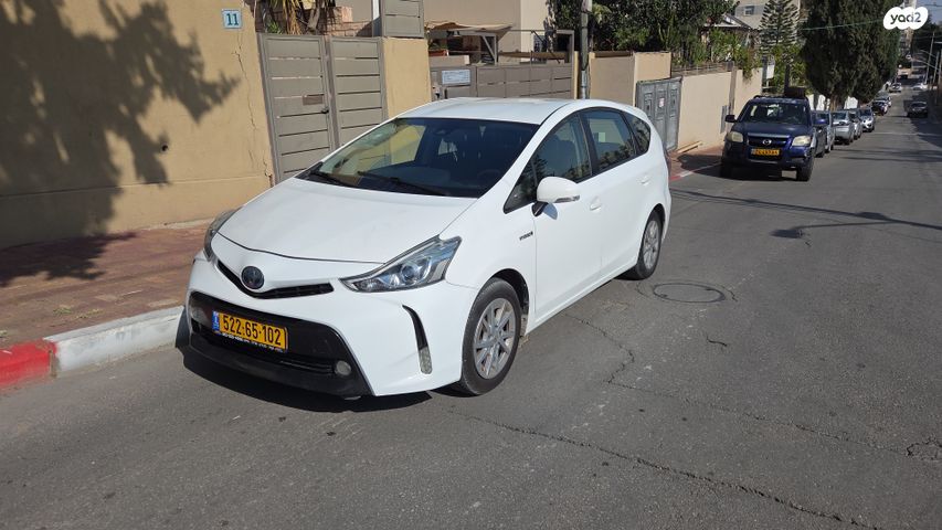 טויוטה פריוס פלוס