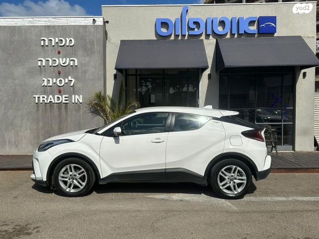 מודעת רכב טויוטה C-HR