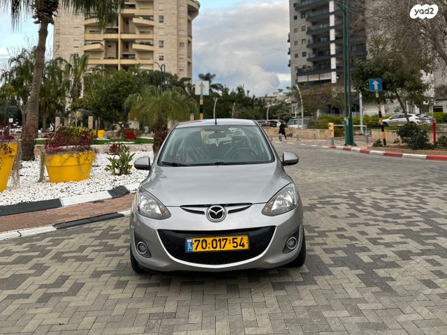 מודעת רכב מאזדה 2