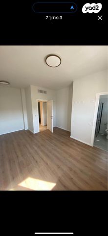 גג/ פנטהאוז, גפן 11, החורש, חריש