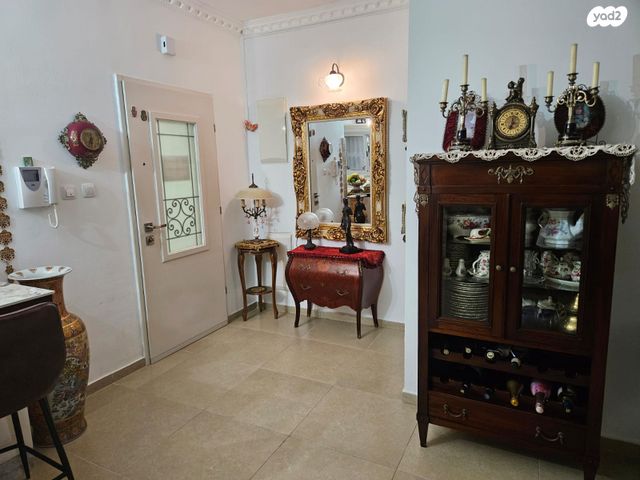 דירת גן, העצמאות 25, רמב"ם, ראש העין