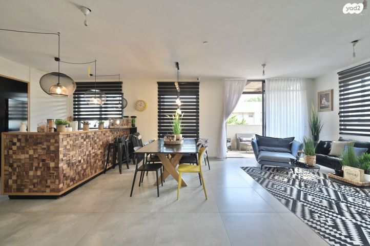 גג/ פנטהאוז, השלושה 55, עמידר, בת ים