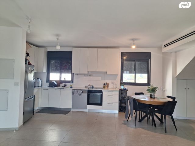 דופלקס, שדרות ציונה צרפת 27, גדרה מזרח, גדרה