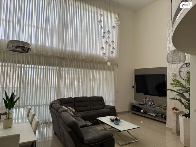 דופלקס, רמב"ם 40, רמב"ם, ראשון לציון