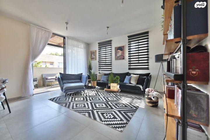 גג/ פנטהאוז, השלושה 55, עמידר, בת ים