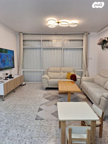 דירה, דוד צדוק 37, בן גוריון, חולון