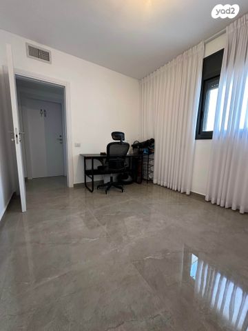 דירה, הרב מרדכי אליהו 8, השחר, דימונה