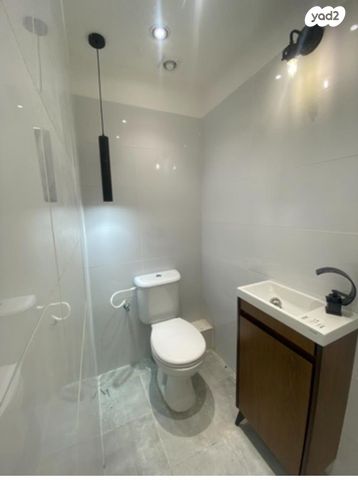 גג/ פנטהאוז, גפן 11, החורש, חריש