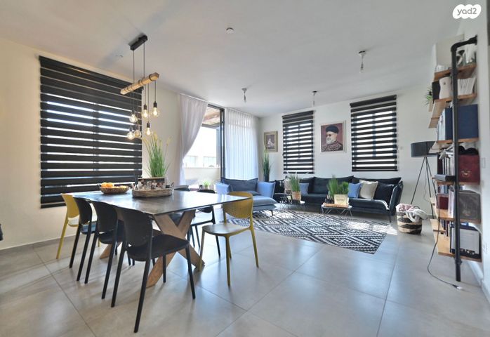 גג/ פנטהאוז, השלושה 55, עמידר, בת ים