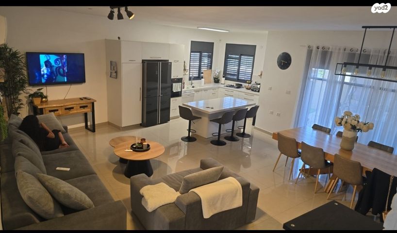 דו משפחתי, שלום עותמי 10, מרמורק, רחובות