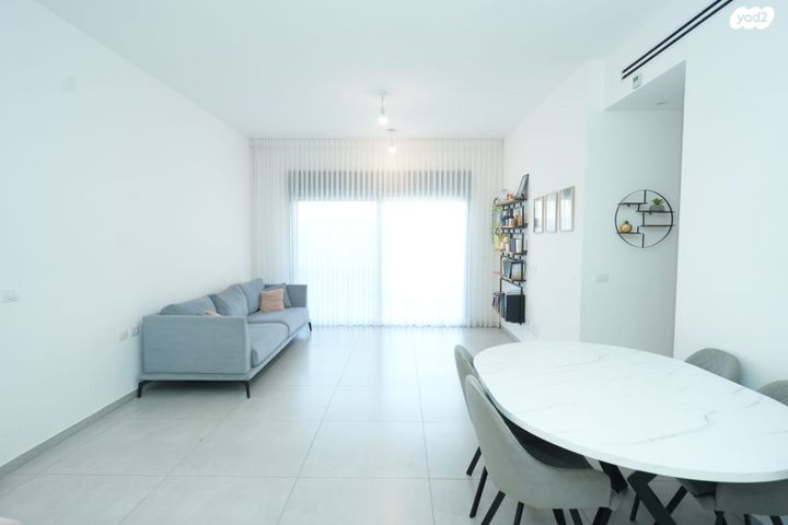 דירת גן, ברקת 25, אבני חן, חריש