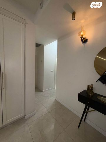 דירה, יצחק שדה 37, המושבה הגרמנית, חיפה