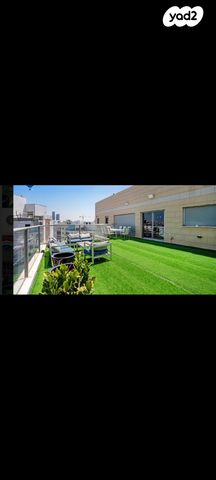 גג/ פנטהאוז, ירושלים 4, רוטשילד עצמאות, בת ים