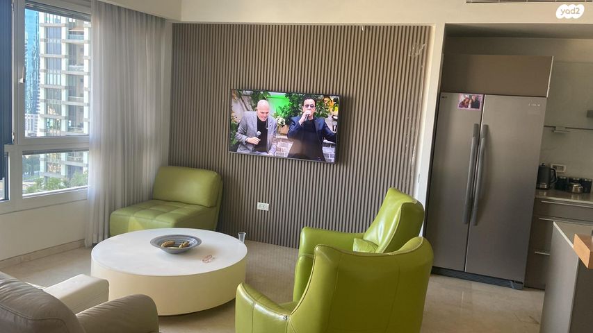 ניסים אלוני 21